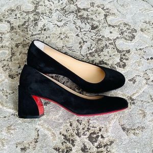 So CUTE LOUBOUTIN pumps on mid heels 🌹Size 34